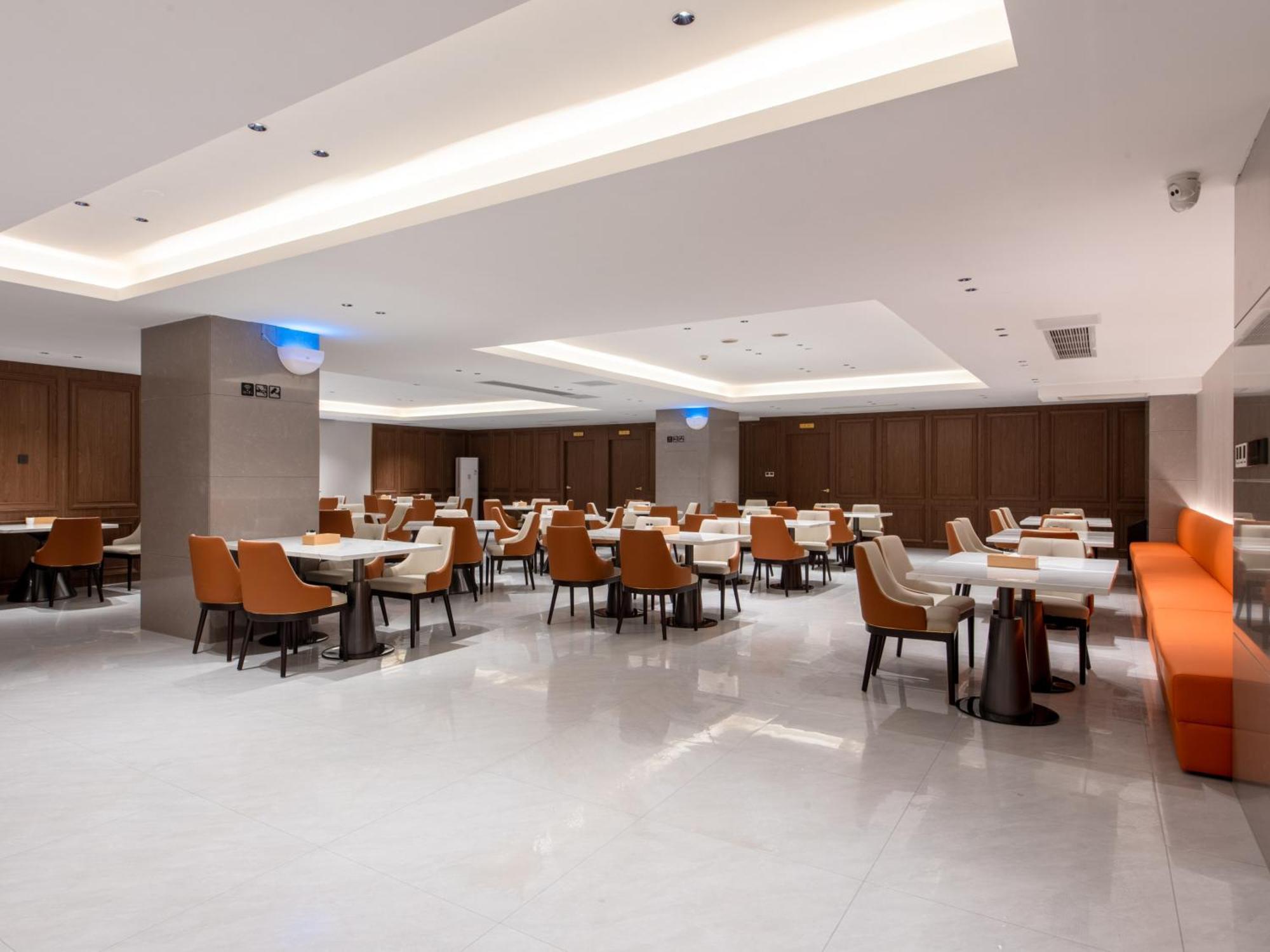 维也纳国际酒店广州机场新市店 外观 照片
