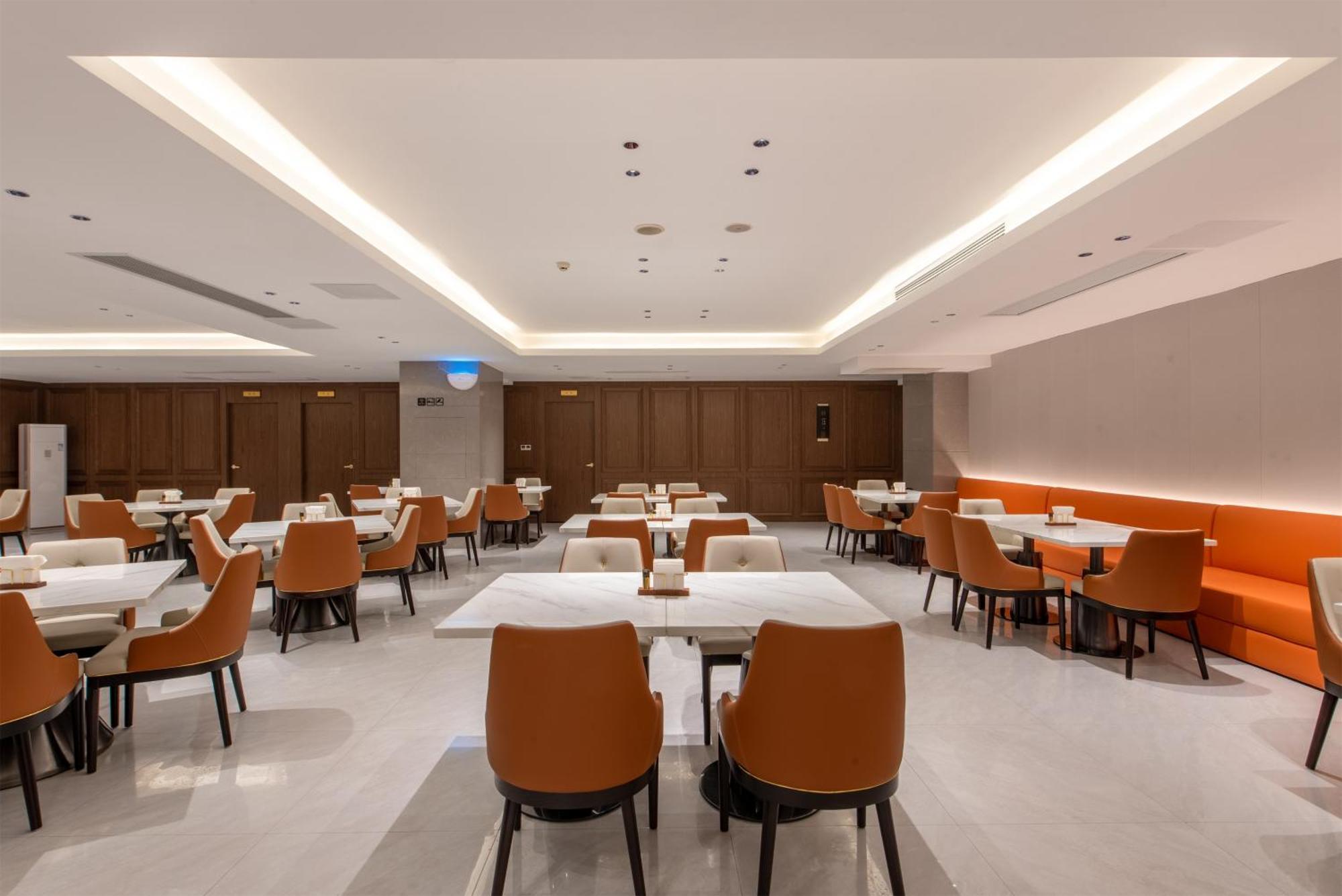 维也纳国际酒店广州机场新市店 外观 照片